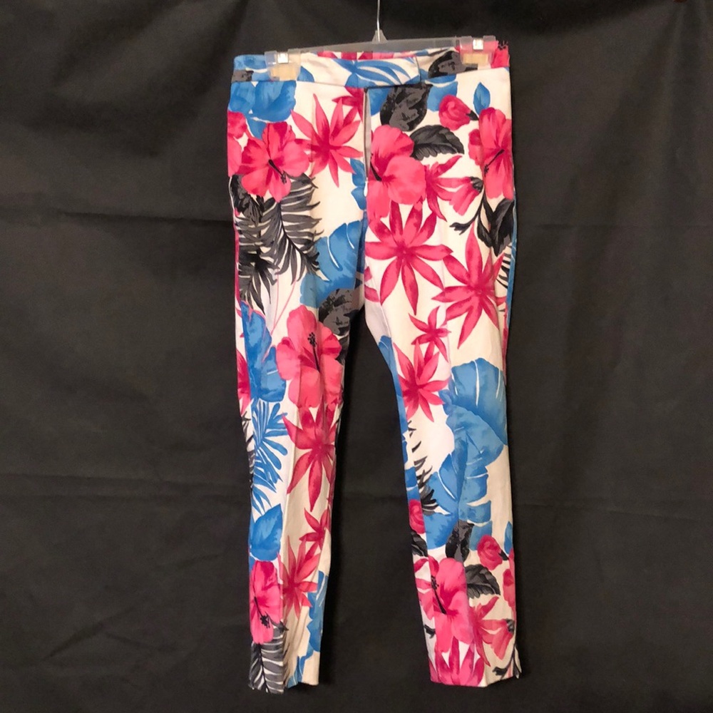 Caché Fabulous Tropical Floral Cropped Pants